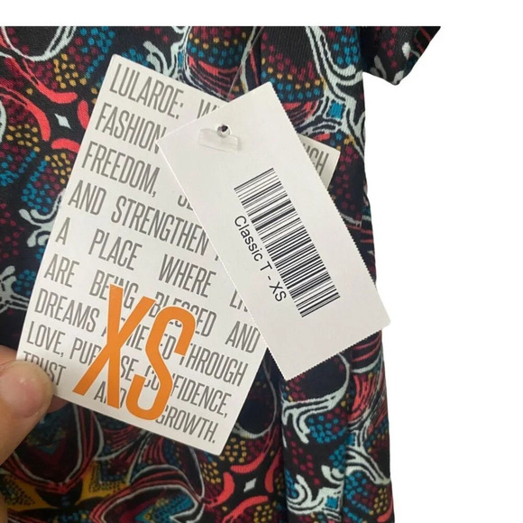 LuLaRoe Classic XS Paisley T-Shirt Womens Short Sleeve Multicolor Stretch - Picture 3 of 12